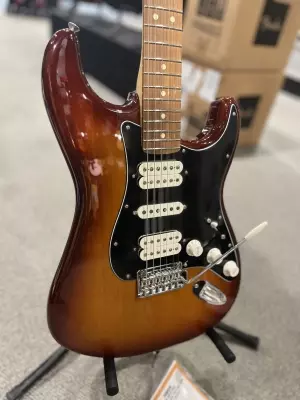 Fender - Player Stratocaster HSH Pau Ferro - Tobacco Sunburst 2